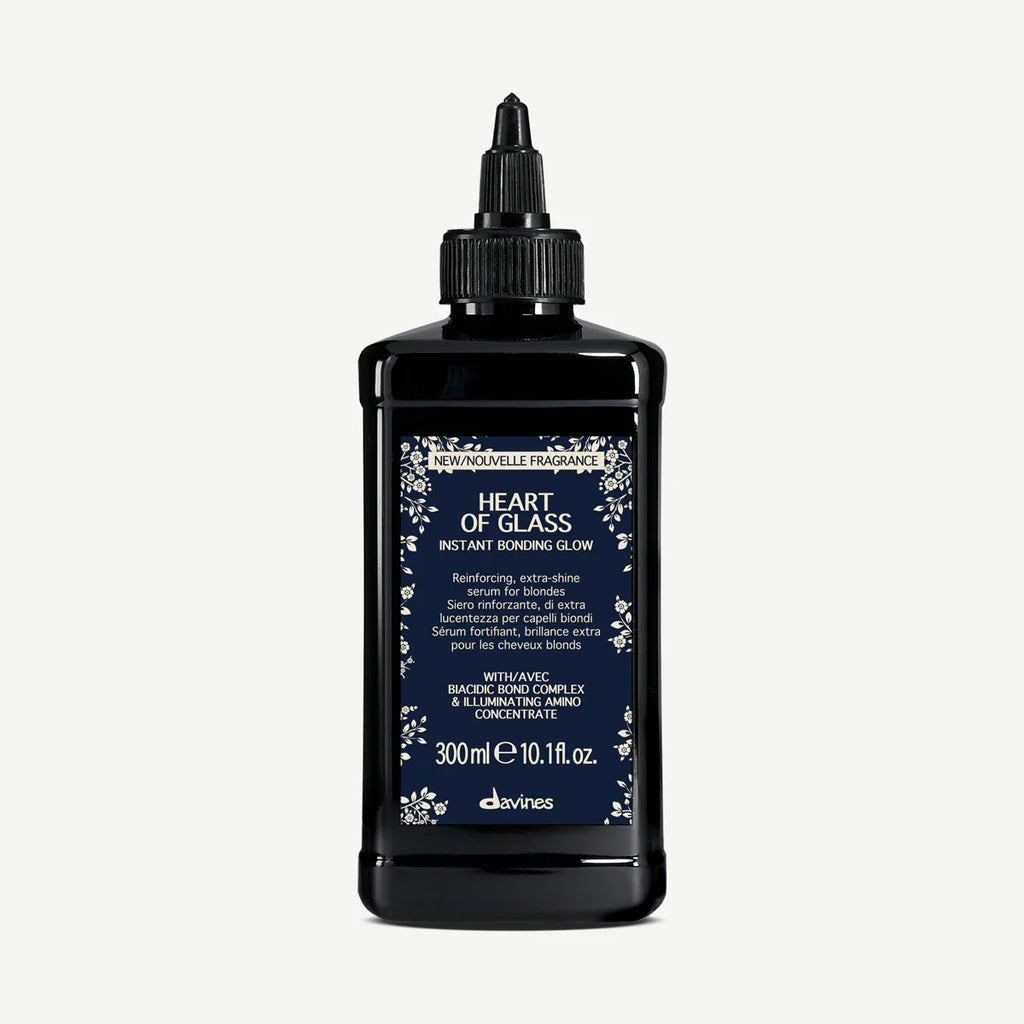 Heart of Glass Instant Bonding Glow i svart flaska med appliceringspip, en stärkande och glansgivande hårinpackning för blonda hår, miljövänlig hårvårdsprodukt.