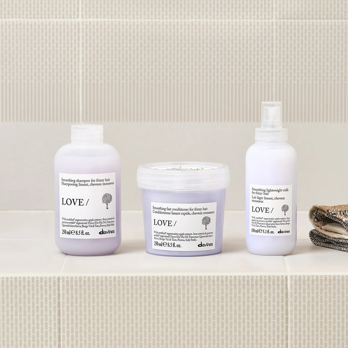 Love Smoothing Fast Conditioner från Davines i ett miljövänligt hårvårdskoncept, balsam för att mjukgöra och vårda tjockt hår med naturliga ingredienser.