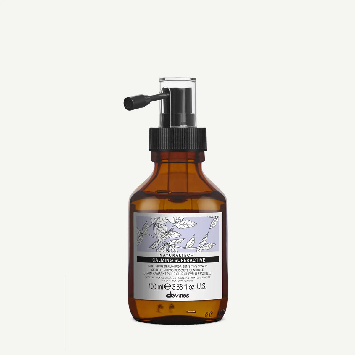 Flaska med Naturaltech Calming Superactive, ett lugnande serum för känslig hårbotten, med pumpförslutning och miljövänlig design.